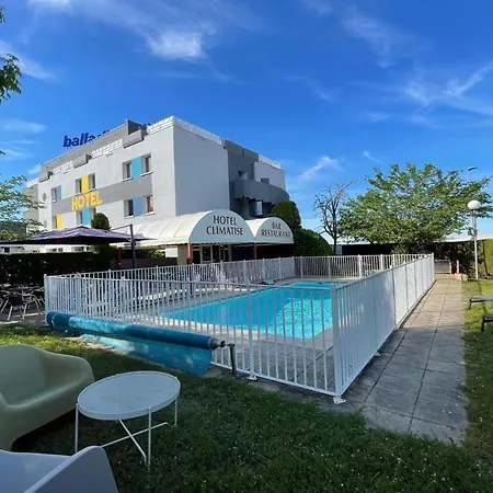 Ibis Styles Nord Valmy Hotel 4*