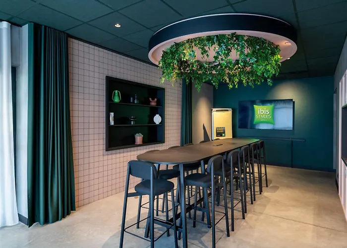 Ibis Styles Nord Valmy 4* 第戎